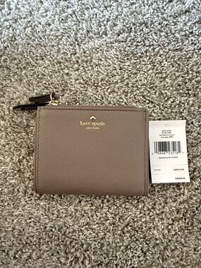 kate spade taupe pebble leather zip bifold wallet with gold logo